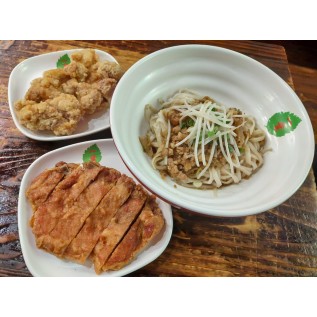 古早味家鄉拌麵拼雞或豬扒